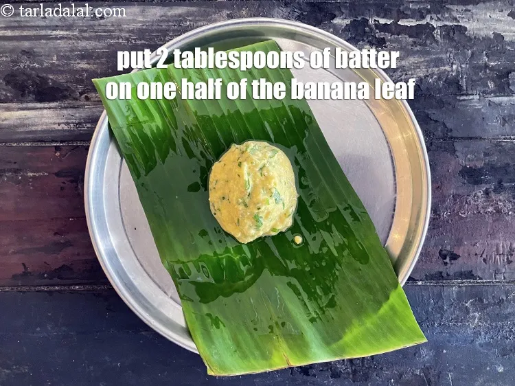 स्टेप 19 – एक केले के पत्ते पर २ टेबल स्पून बैटर को …