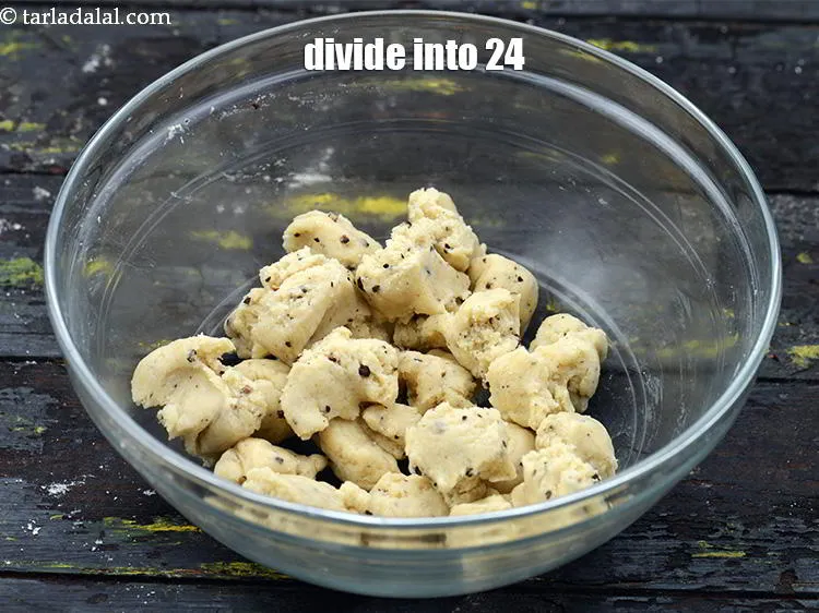 Step 18 – To make <strong>farsi puri recipe | Gujarati farsi poori | &nbsp;Indian farsi puri Diwali snack</strong>, …