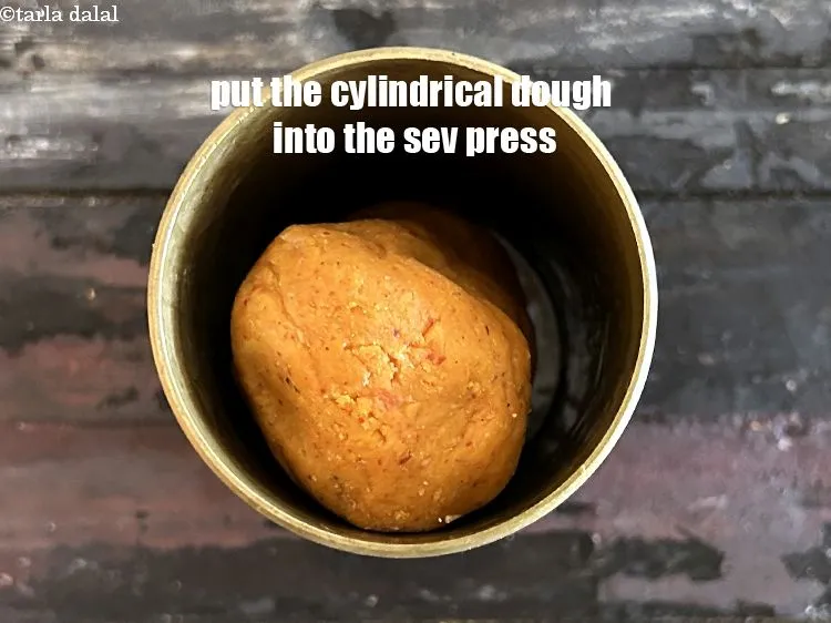 Step 22 – Put the cylindrical dough into the &ldquo;sev press&rdquo;.