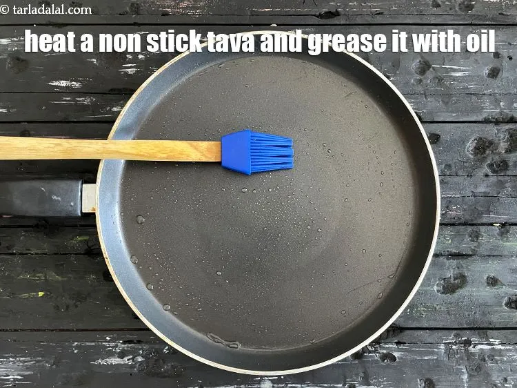 Step 17 – <meta charset="UTF-8" />Heat a non-stick tava (griddle) and grease with oil.&nbsp;<br /> &nbsp;