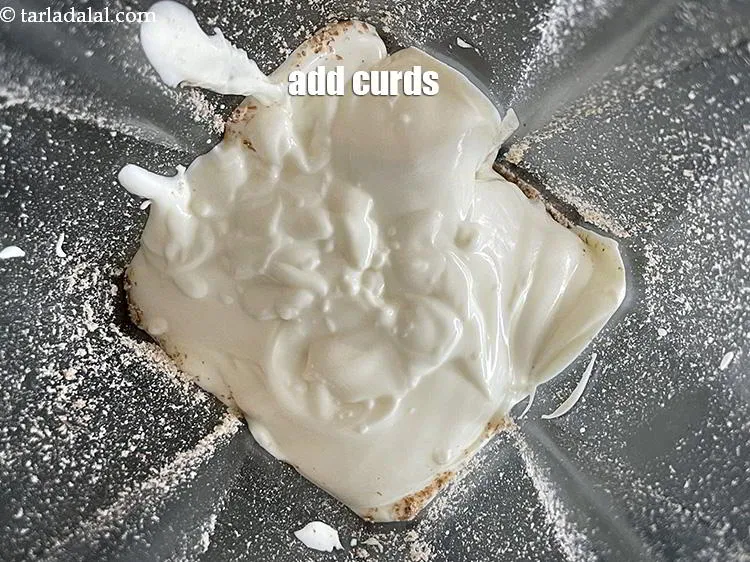स्टेप 20 – 1 कप ठंडा ताजा&nbsp;<a href=""https://www.tarladalal.com/glossary-curd-dahi-yogurt-yoghurt-hindi-383i"" target=""_blank"">&nbsp;दही</a>&nbsp;डालें।