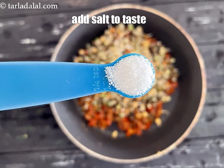 स्टेप 23 – स्वादानुसार नमक डालें।&nbsp;हमने 1/4 टी-स्पून नमक डाला है।