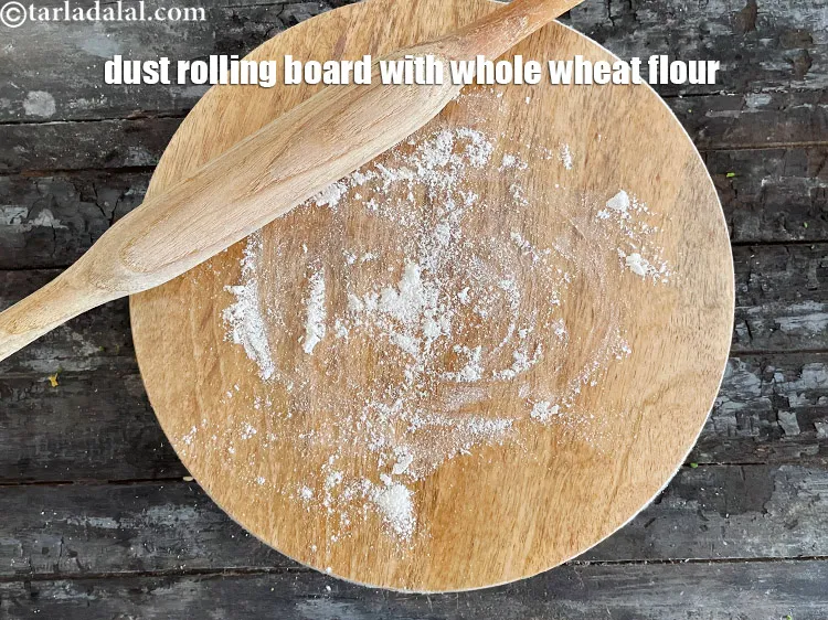 स्टेप 20 – <strong>करेला थेपला रेसिपी</strong> बनाने के लिए | <strong>करेला रोटी | …