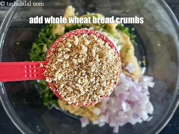 Step 23 – <strong>Add 6&nbsp;tbsp&nbsp;<a href="glossary-whole-wheat-bread-gehun-ka-bread-855i">whole wheat bread</a>&nbsp;crumbs.</strong>