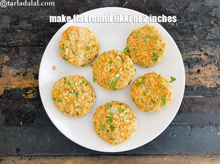 स्टेप 11 – चपटी टिक्की ही बनाएं ताकि वे तवे पर एक समान …