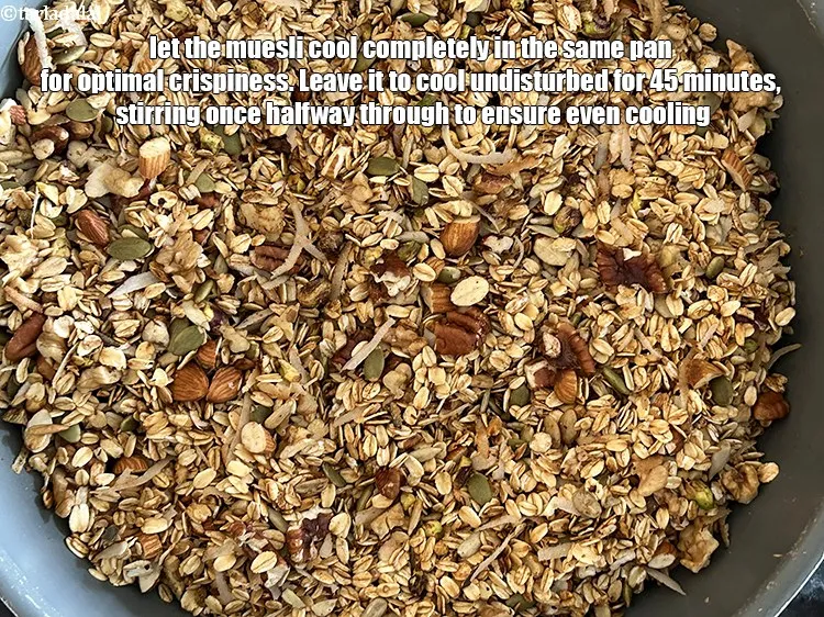 Step 17 – <meta charset="UTF-8" /><strong>Let the muesli cool completely in the same pan for optimal crispiness.</strong>&nbsp; Leave …