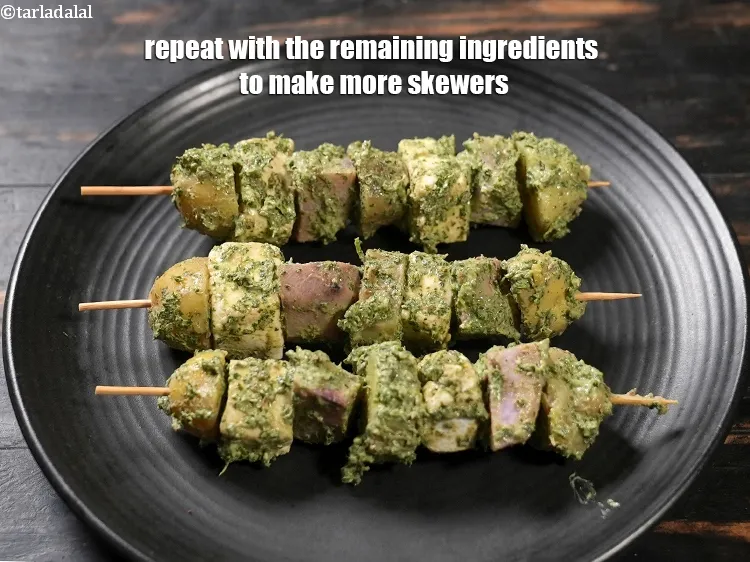 स्टेप 21 – शेष सामग्री के साथ यही प्रक्रिया दोहराकर 9 और&nbsp;स्क्यूअर&nbsp;बना लें।