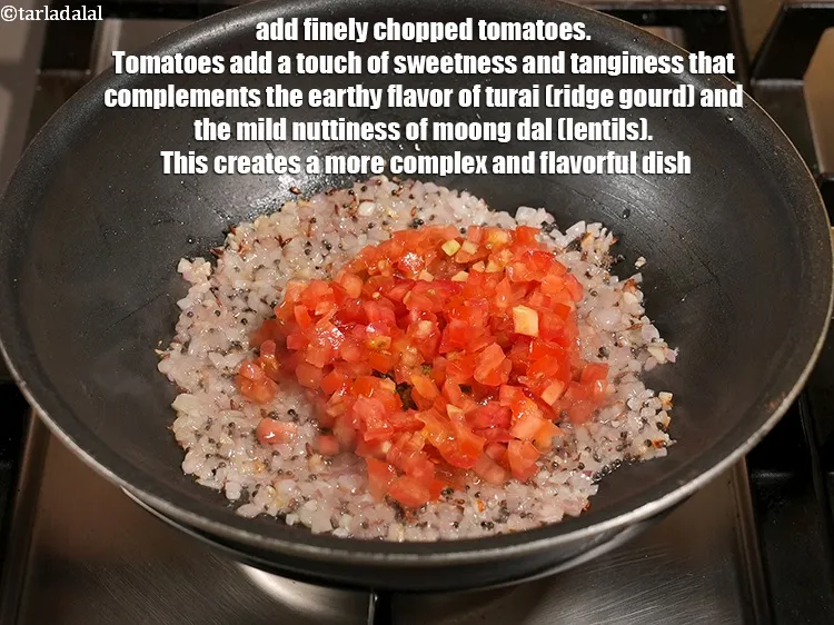 स्टेप 17 – १/२ कप&nbsp;बारीक&nbsp;<a href=""https://www.tarladalal.com/glossary-chopped-tomatoes-hindi-779i"">कटा हुआ टमाटर</a>&nbsp;डालें । टमाटर इसमें मिठास और …