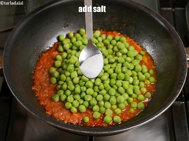 स्टेप 17 – <p>स्वादानुसार नमक डालें।</p>