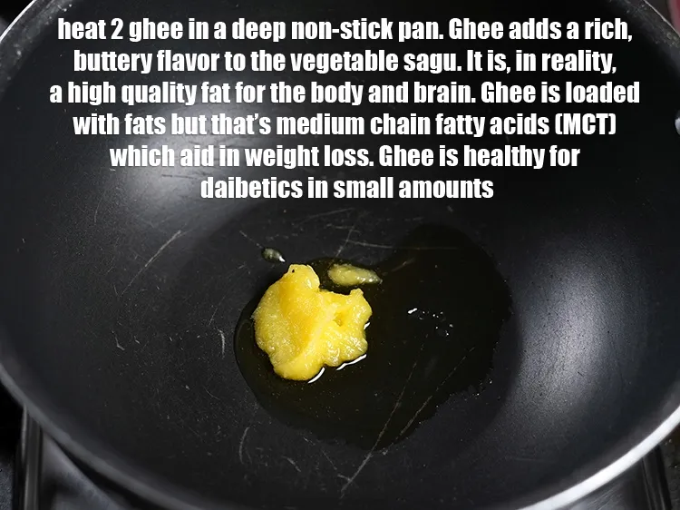 स्टेप 17 – एक गहरे नॉन-स्टिक पैन में २ टी-स्पून&nbsp;<a href=""https://www.tarladalal.com/glossary-ghee-hindi-245i"">घी</a>&nbsp;गरम करें।