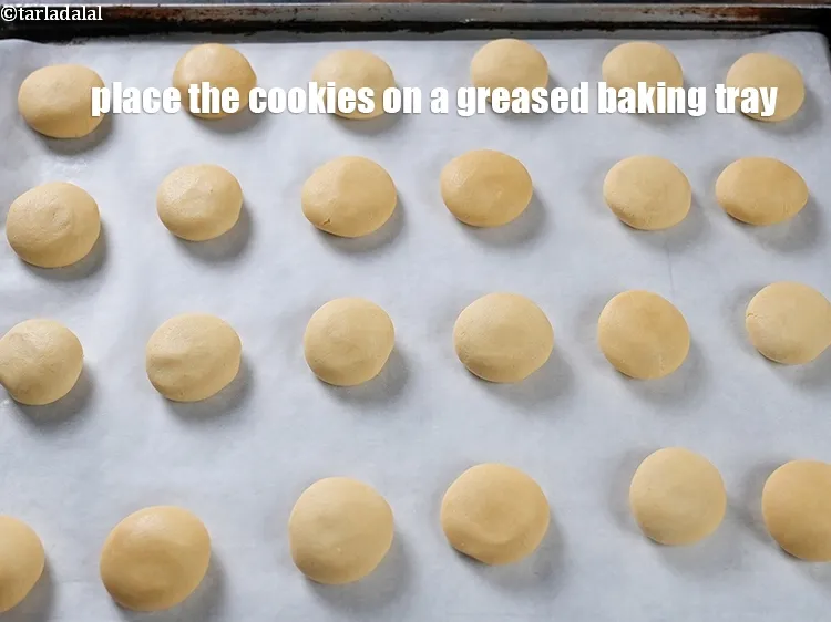 Step 17 – Place the cookies on a greased baking tray.