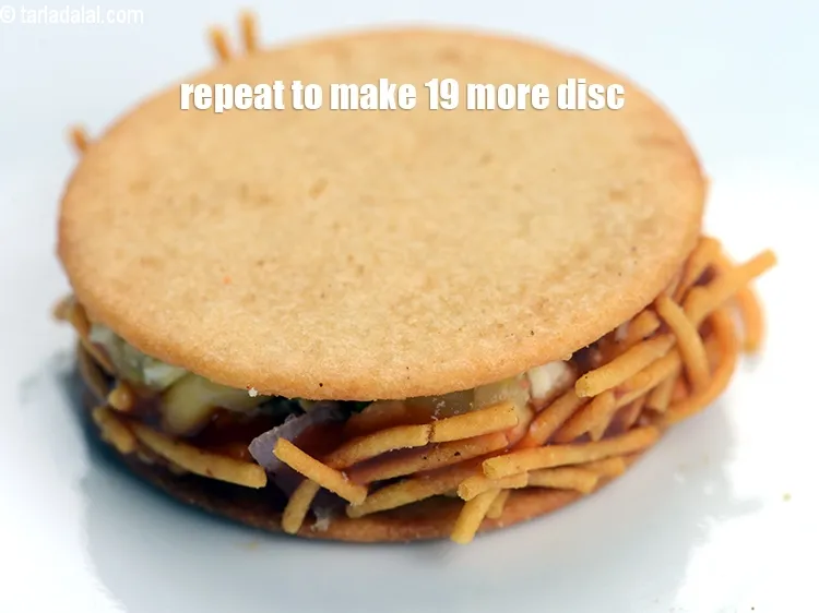 Step 17 – Repeat steps 1 to 4 to make 19 more disc.&nbsp;