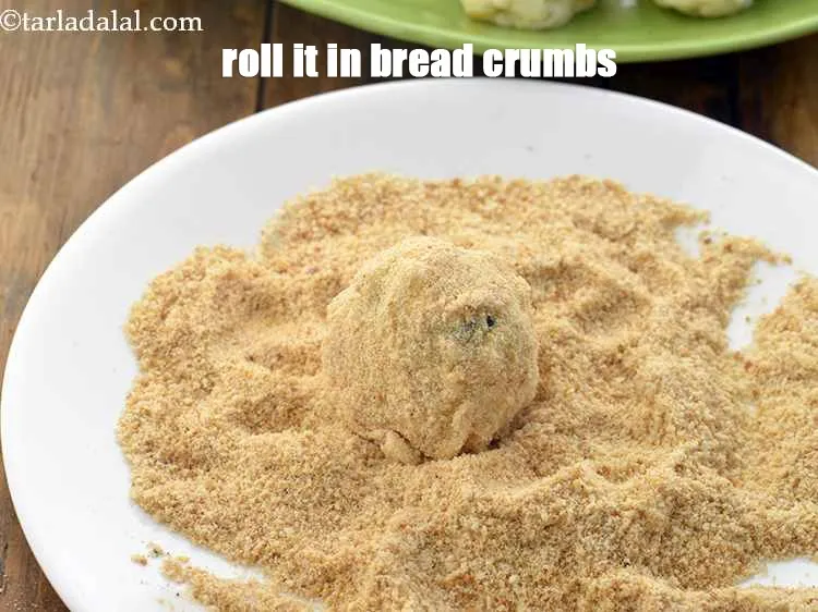 Step 17 – Roll it in the bread crumbs till it is evenly coated from all the sides.