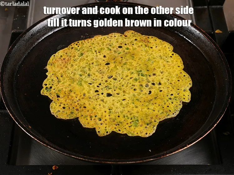 स्टेप 17 – इसे पलटें और दूसरी तरफ भी तब तक पकाएं जब …