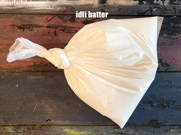 स्टेप 3 – रेसिपी बनाने के लिए आप २ कप रेडीमेड इडली के …