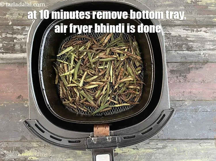 Step 19 – Remove the bottom tray at 10&nbsp;minutes. Your air fried sweet bhindi are done. &nbsp;