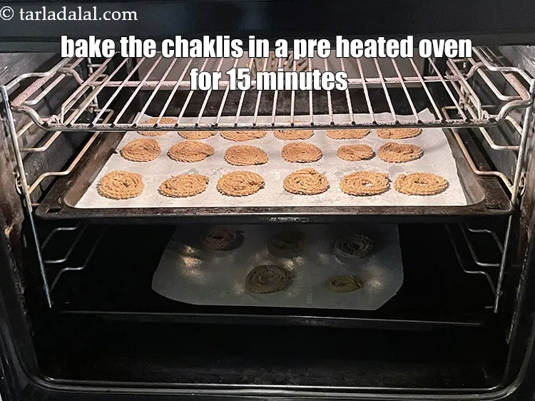 स्टेप 17 – सभी चकली को पहले से गरम ओवन में 180&deg;c (360&deg;f) …