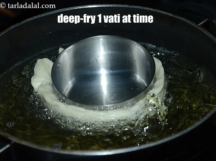Step 18 – Deep-fry 1 vati at time.&nbsp;