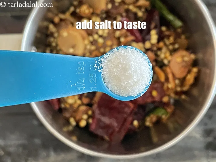स्टेप 17 – स्वादानुसार नमक डालें। हमने १/२ टी-स्पून नमक डाला है।