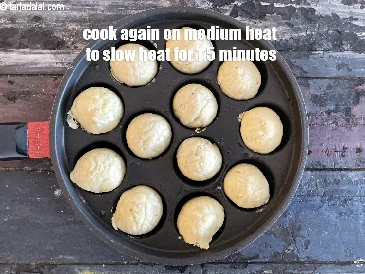 स्टेप 23 – 1 1/2 मिनट के लिए फिर से मध्यम से धीमी …