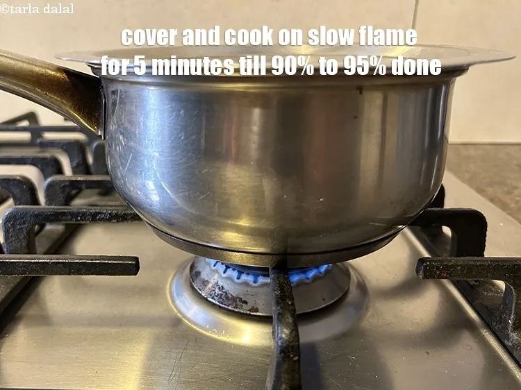 स्टेप 26 – ढककर धीमी आंच पर 5 मिनट तक 90% से 95% …