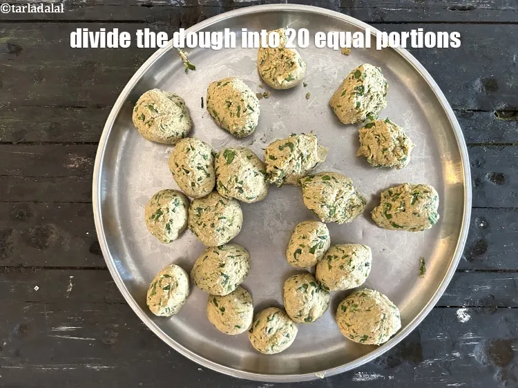 स्टेप 17 – <strong>मेथी ना ढेबरा रेसिपी&nbsp;|&nbsp;तवा मेथी कबाब&nbsp;|&nbsp;स्वस्थ मेथी गुजराती पैटिस&nbsp;|&nbsp;मेथी ना …