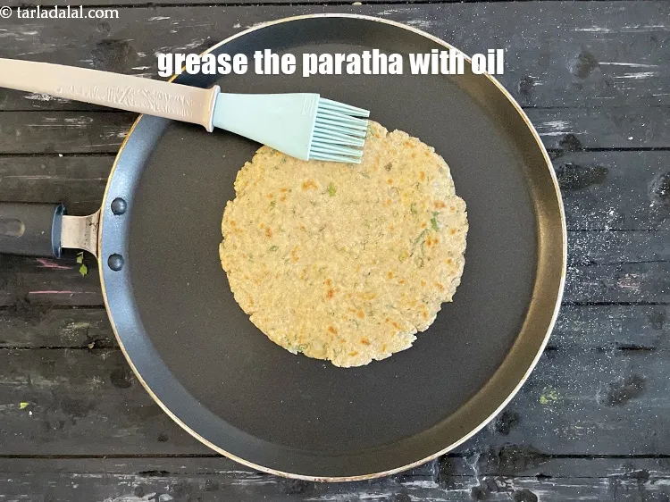 Step 17 – <meta charset="UTF-8" />Grease the top of the paratha with oil.&nbsp;