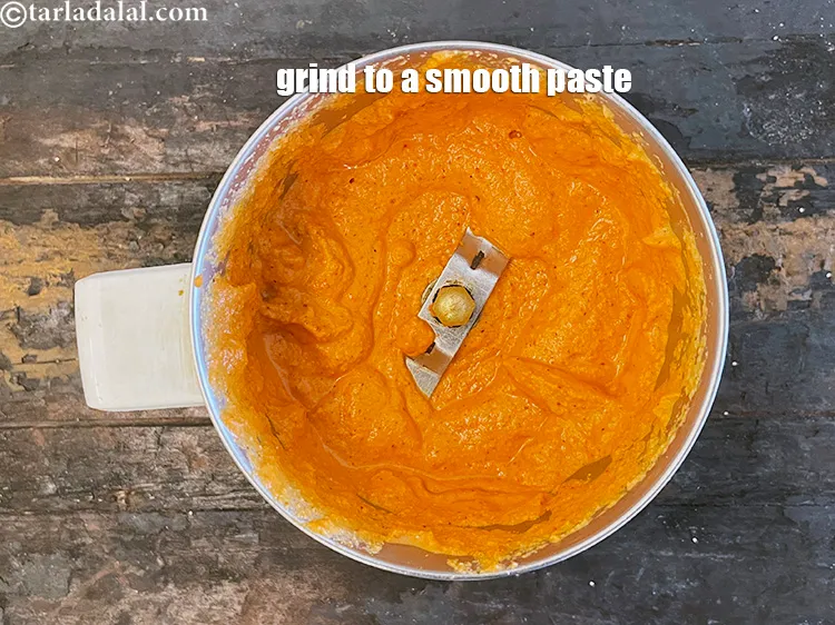 स्टेप 17 – मुलायम पेस्ट बनने तक पीस लें।