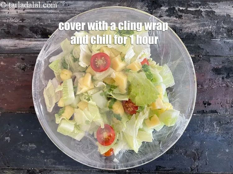 स्टेप 17 – क्लिंग रैप से ढककर 1 घंटे के लिए ठंडा करें।