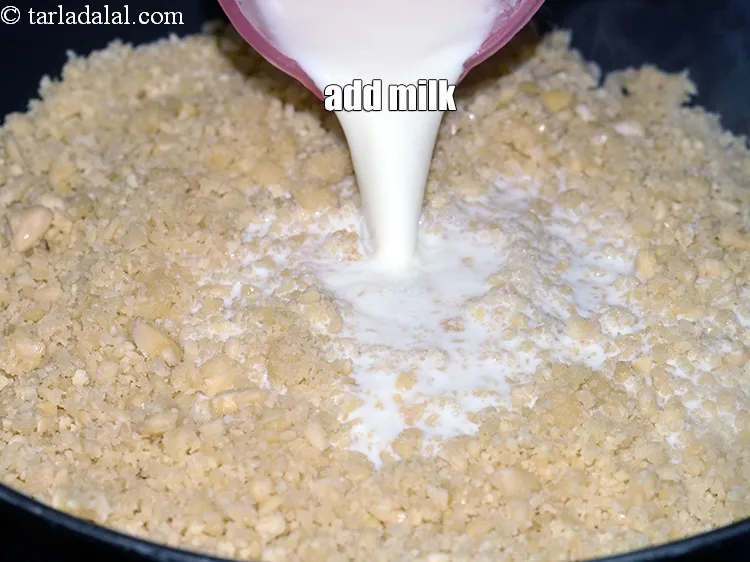 स्टेप 17 – 1 1/4 कप <a href=""https://www.tarladalal.com/glossary-milk-doodh-full-cream-milk-hindi-514i"">दूध </a>डालें।