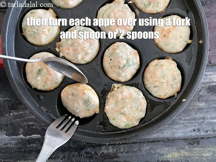 Step 27 – <meta charset="UTF-8" /> Then turn each appe upside down using a fork and spoon or …