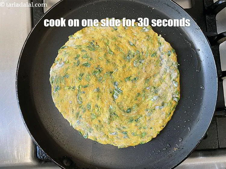 Step 17 – Cook one side of thepla on a medium flame for 30 to 40 seconds.