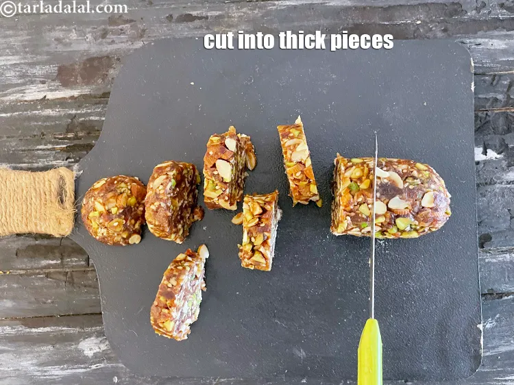 स्टेप 20 – मोटे टुकड़ों में काट लें&nbsp;।