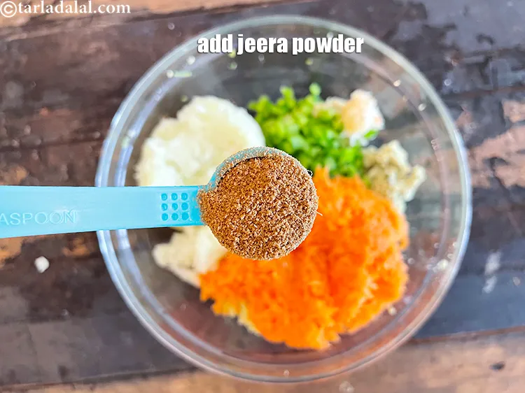 स्टेप 19 – १/२ टी-स्पून <a href=""https://www.tarladalal.com/glossary-cumin-seeds-powder-jeera-powder-zeera-powder-hindi-382i"">भुना हुआ ज़ीरा पाउडर</a> डालें।