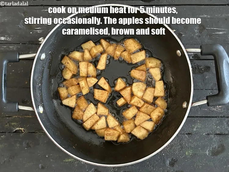 Step 18 – Cook on medium heat for&nbsp;5 minutes, stirring occasionally. The apples should become&nbsp;caramelized and soft.&nbsp;