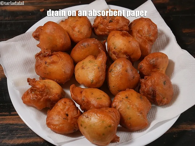 स्टेप 18 – <strong>मैसूर बोंडा</strong> को | <strong>झटपट मैंगलोर गोली बाजे | मैसूर …