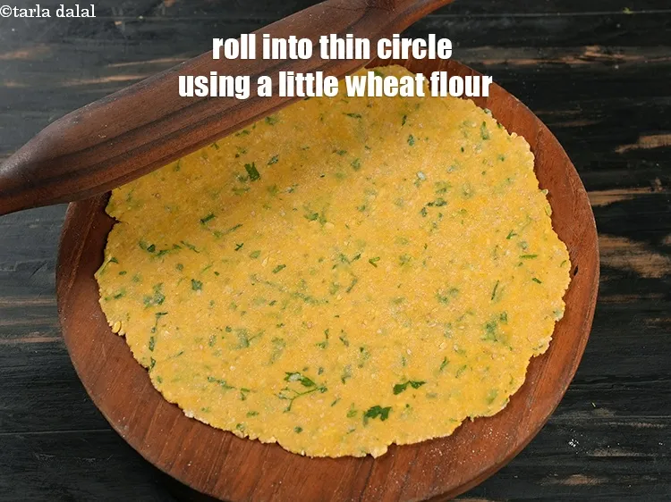 स्टेप 22 – आटे के एक भाग को १७५ मि। मी। (७&rdquo;) व्यास …