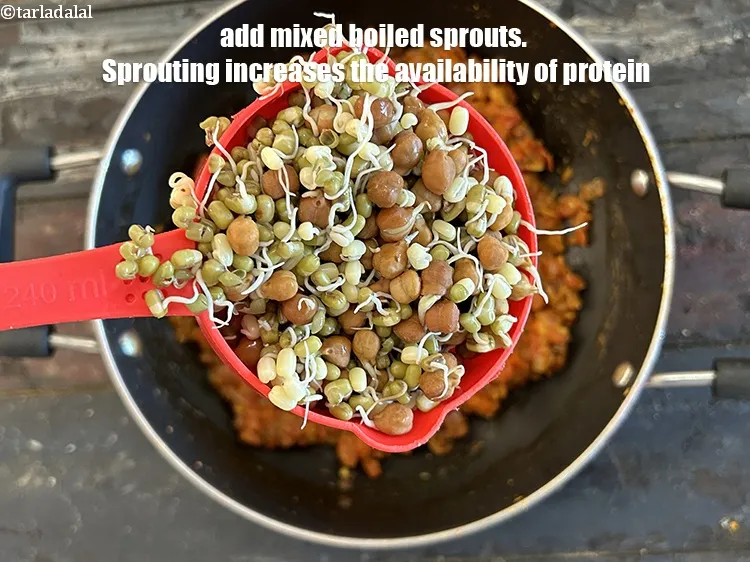 स्टेप 36 – <a href=""https://www.tarladalal.com/glossary-mixed-sprouts-hindi-195i"" target=""_blank"">उबले हुए मिश्रित अंकुरित अनाज</a>&nbsp;डालें&nbsp;&nbsp;।&nbsp;<a href=""https://www.tarladalal.com/recipes-for-sprouts-in-hindi-language-1159"" target=""_blank"">&nbsp;स्प्राउट्स</a>&nbsp;&nbsp;में एंजाइम …