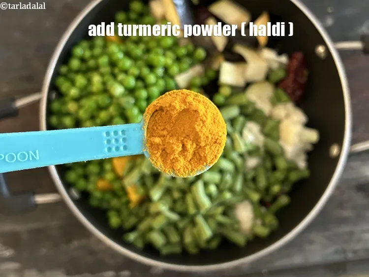 Step 18 – Add&nbsp;<meta charset="UTF-8" />1/2 tsp&nbsp;<a href="glossary-turmeric-powder-haldi-645i">turmeric powder (haldi)</a>.