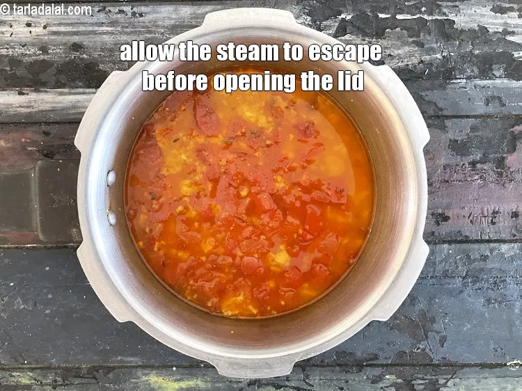 स्टेप 20 – ढक्कन खोलने से पहले भाप को निकलने दें।