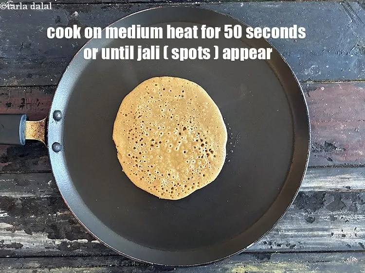 स्टेप 18 – मध्यम आँच पर 50 सेकंड के लिए या जाली (धब्बे) …