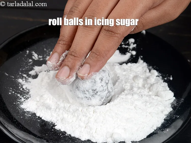 Step 18 – Roll the balls in the icing sugar.