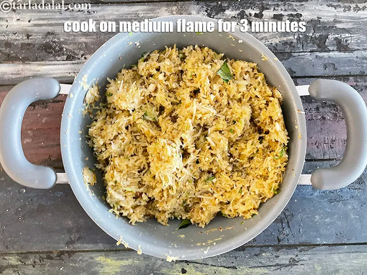 Step 24 – Cook <strong>sweet potato khichdi | shakarkand upvas&nbsp;khichdi | rataloo chi khichdi |&nbsp;faral, vrat khichdi |&nbsp;</strong>on …