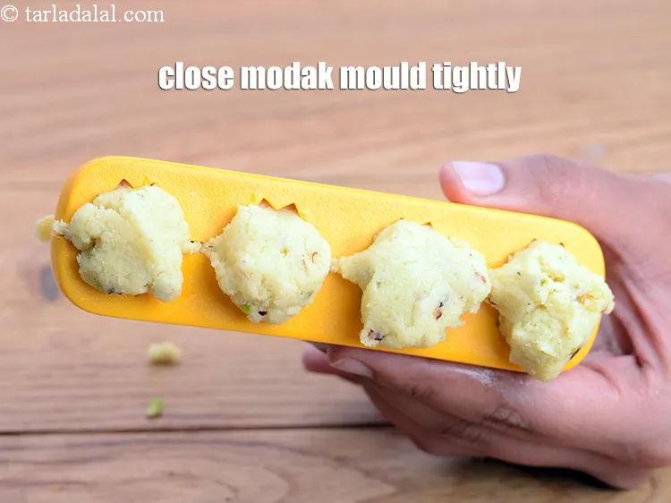 Step 18 – Close the modak mould tightly.