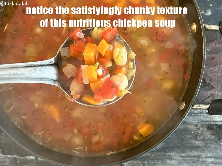Step 25 – Notice the satisfyingly chunky texture of this nutritious<strong> chickpea soup</strong>.
