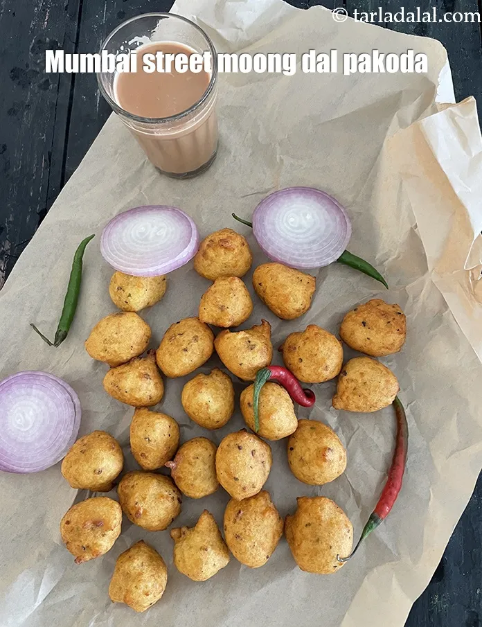 Step 25 – <meta charset="UTF-8" /> Serve the&nbsp;<strong>moong dal pakoda | yellow moong dal bhajiya | Mumbai street&nbsp;moong …