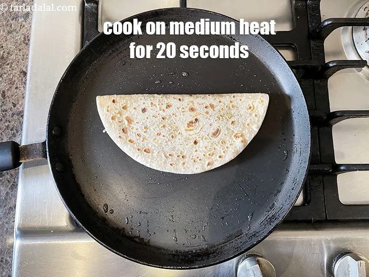 Step 40 – Cook the stuffed paratha&nbsp;for 20 seconds on medium heat.