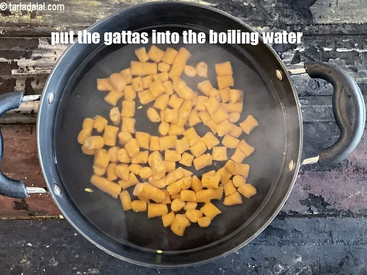 Step 18 – Put the gattas into the boiling water.