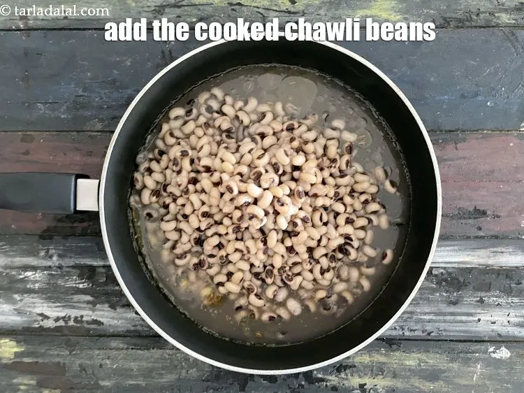 Step 20 – <p>Add the cooked chawli (along with the liquid).</p>