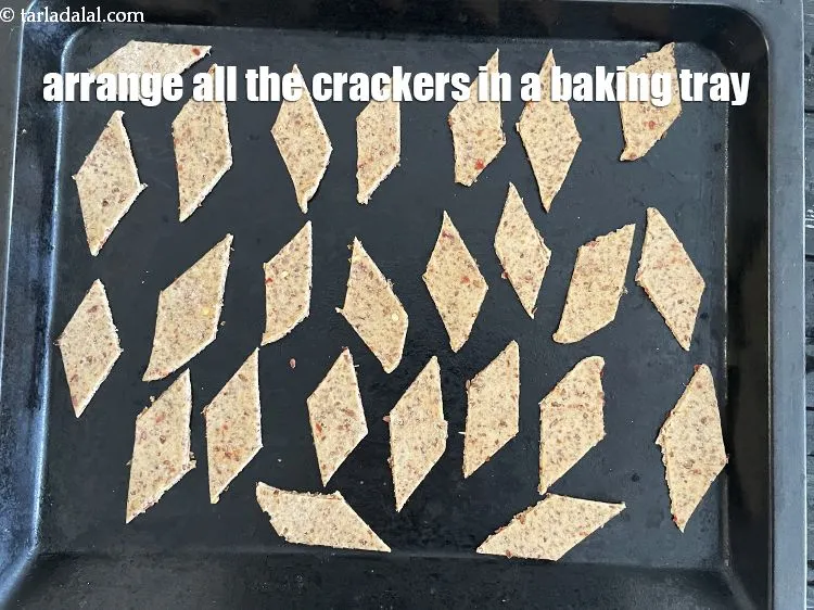 स्टेप 18 – <strong>अलसी के शक्करपारे रेसिपी&nbsp;|&nbsp;भारतीय अलसी के क्रैकर&nbsp;|&nbsp;अलसी बिस्किट&nbsp;|&nbsp;स्वस्थ अलसी का …